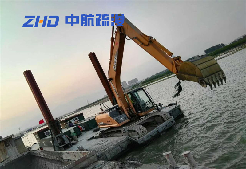 反铲式挖泥船