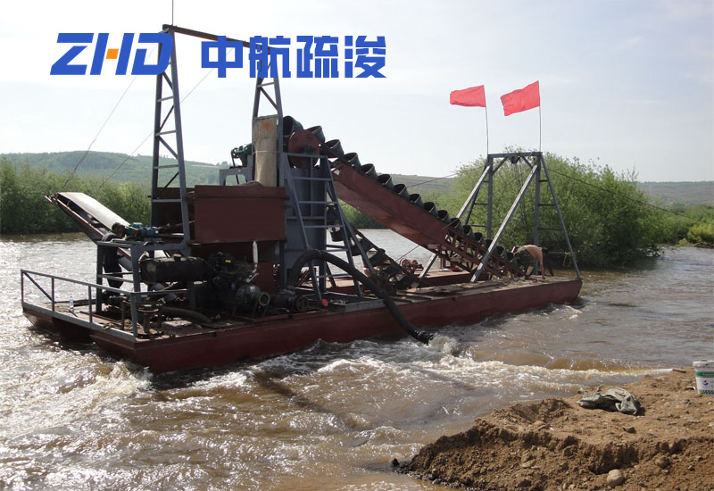 链斗式挖沙船